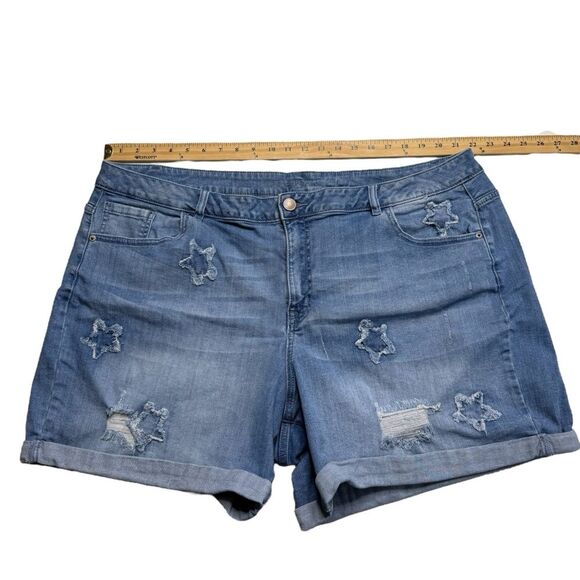 Lane Bryant Distressed Star Denim Shorts Roll Cuffs Plus Sz 26 - Picture 7 of 14